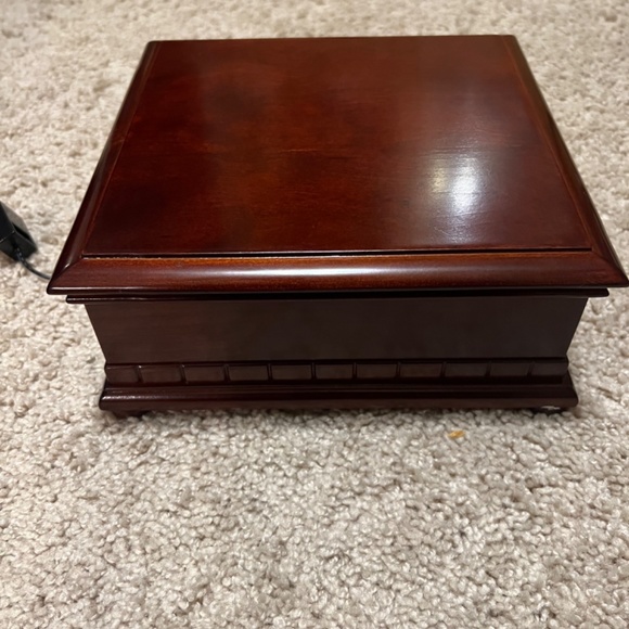 CROSLEY MUSIC WORKS METAL DISC MUSIC BOXES 🎶 NIB
Buy One Get one Free!  READ - 🎶 - Picture 4 of 7